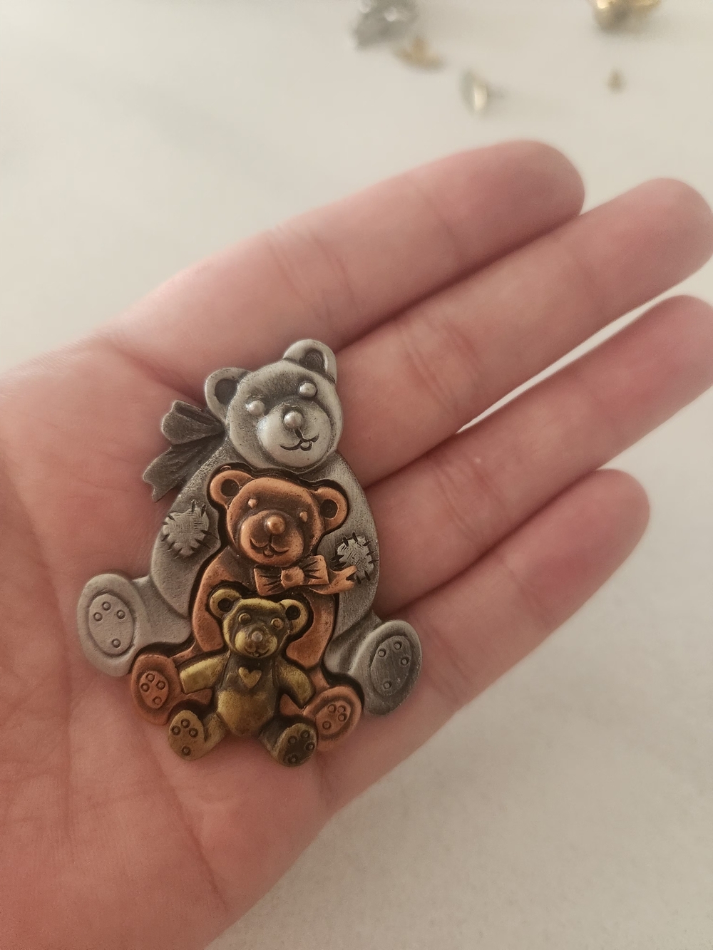 L. RAZZA 1980 PIN